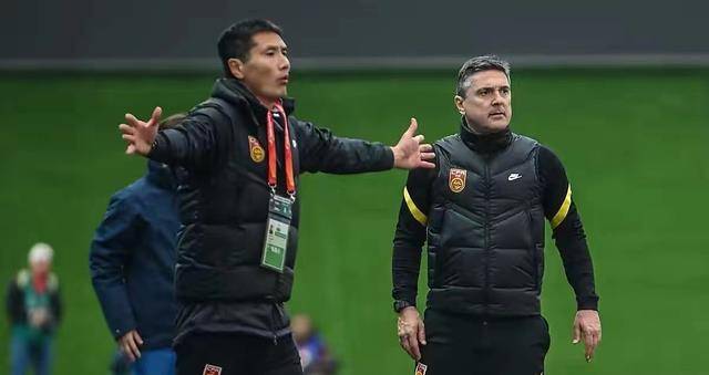 CCTV5直播变了！中国男足将对阵韩国队，中国教练傲慢挑衅，口气真大